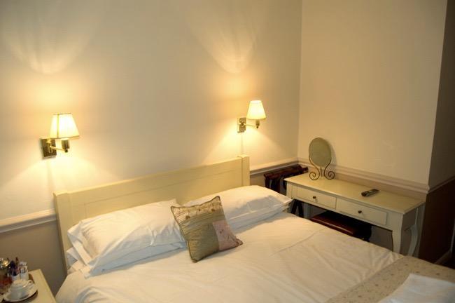 Whyte Harte Hotel Redhill  Ngoại thất bức ảnh