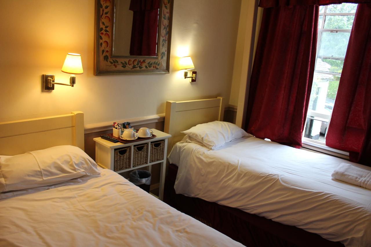 Whyte Harte Hotel Redhill  Ngoại thất bức ảnh