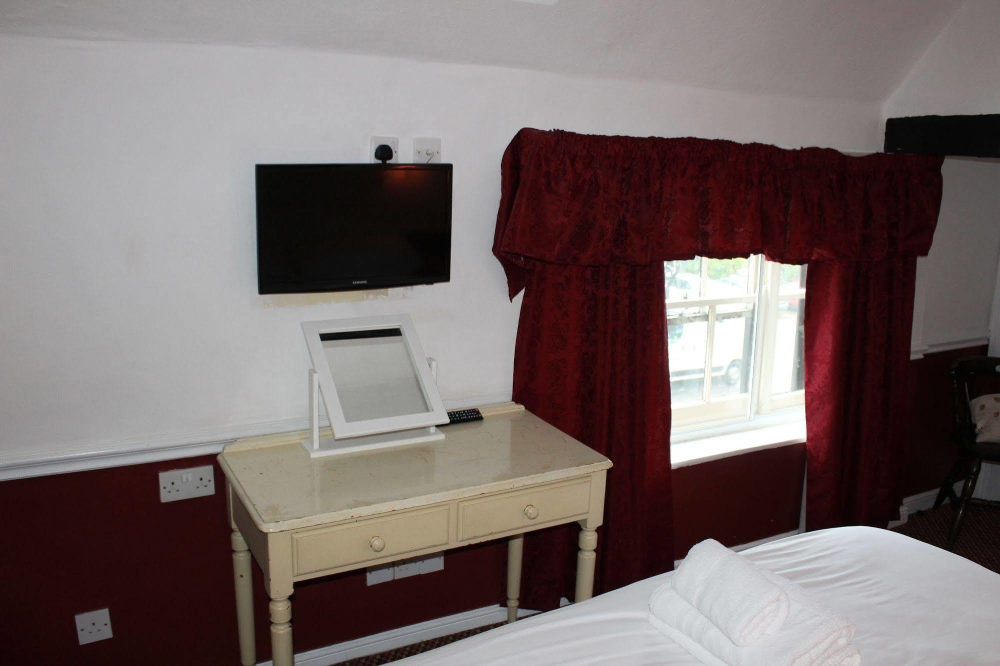 Whyte Harte Hotel Redhill  Ngoại thất bức ảnh