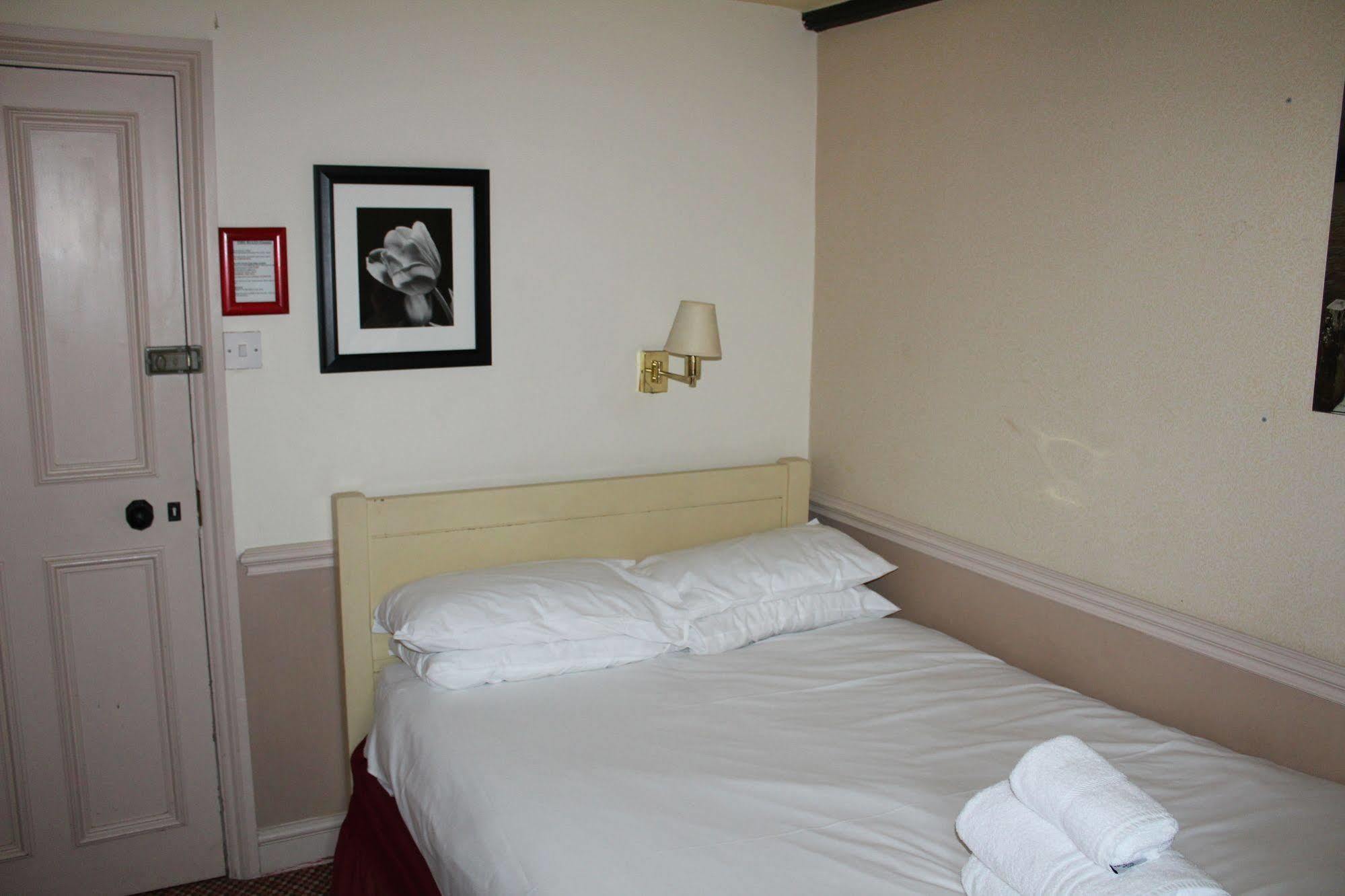Whyte Harte Hotel Redhill  Ngoại thất bức ảnh