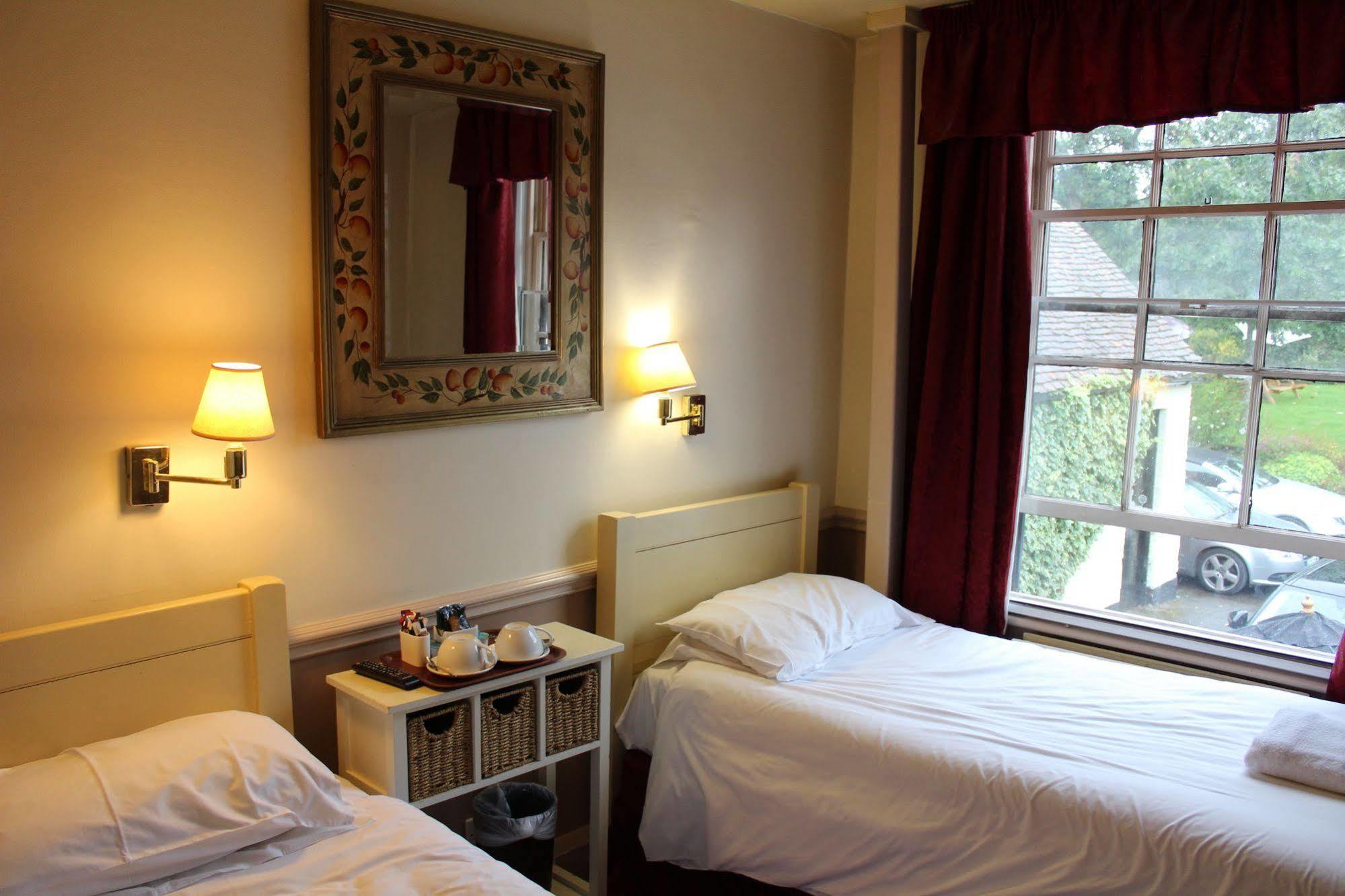 Whyte Harte Hotel Redhill  Ngoại thất bức ảnh