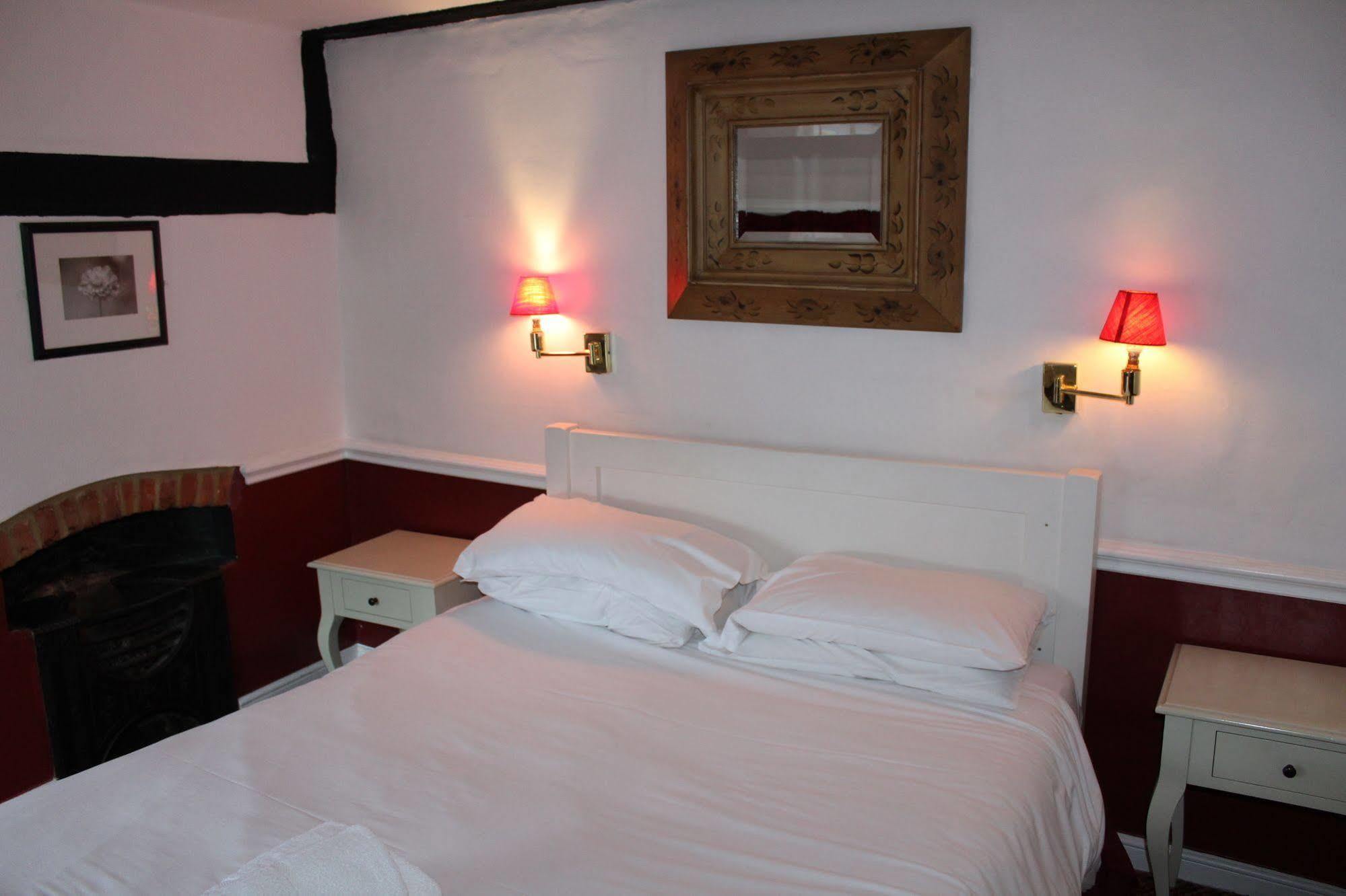 Whyte Harte Hotel Redhill  Ngoại thất bức ảnh