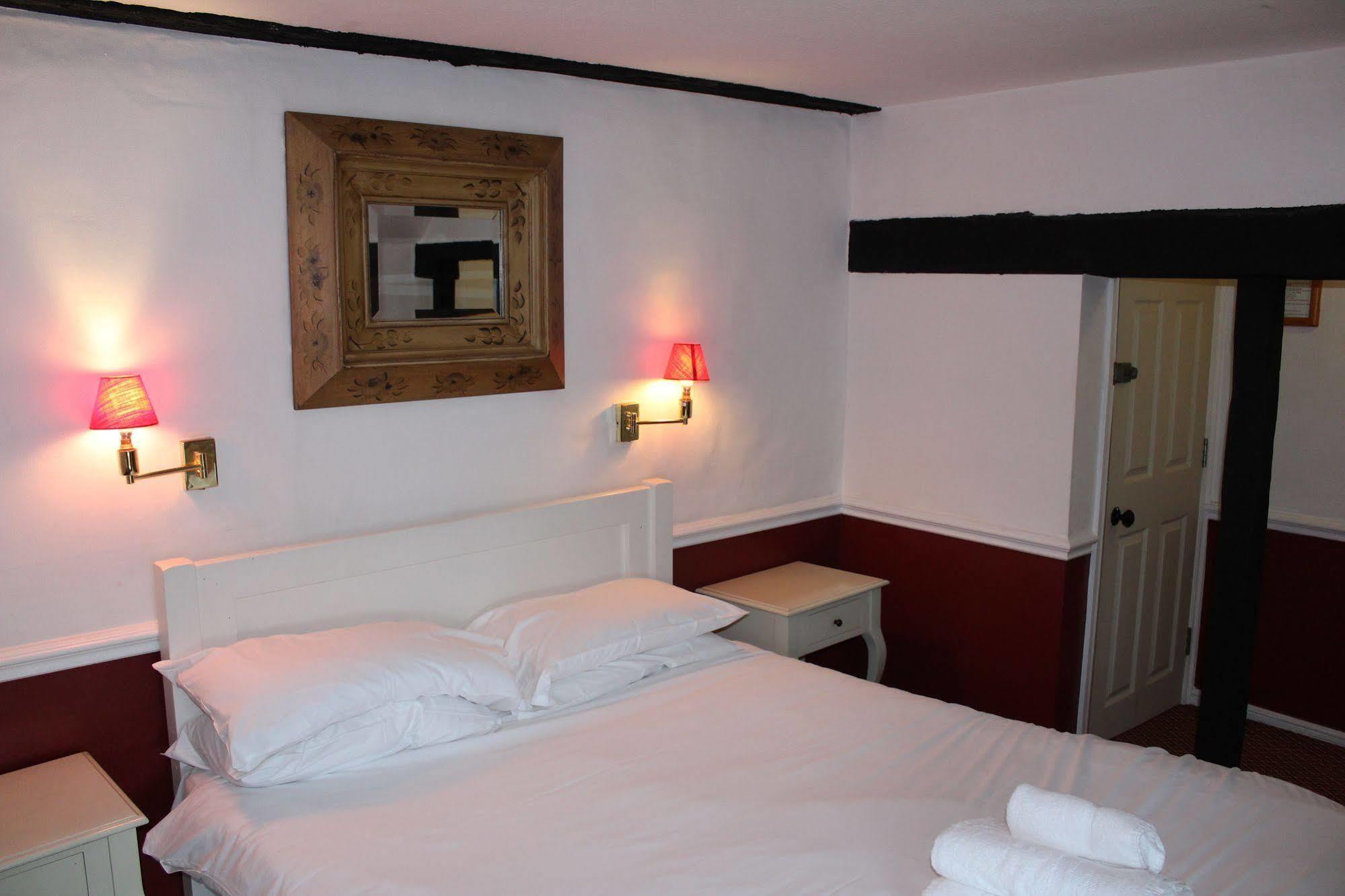 Whyte Harte Hotel Redhill  Ngoại thất bức ảnh