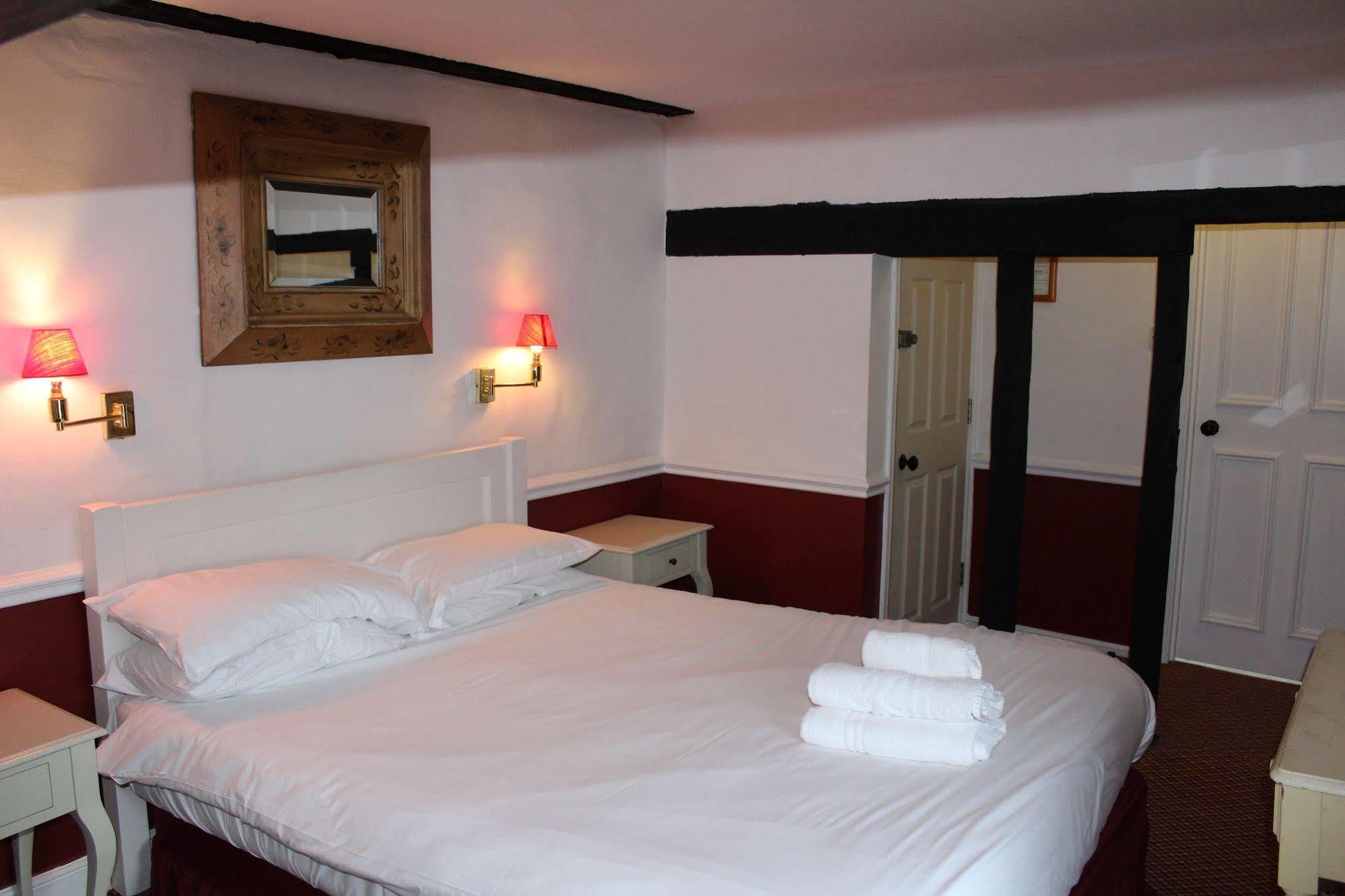 Whyte Harte Hotel Redhill  Ngoại thất bức ảnh